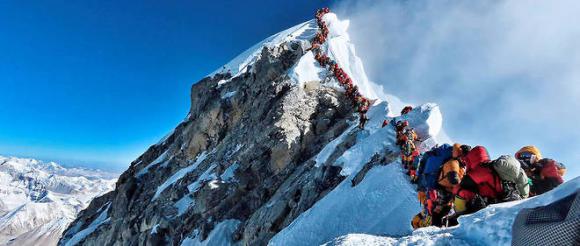 Everest - bouchon sur arête.jpg