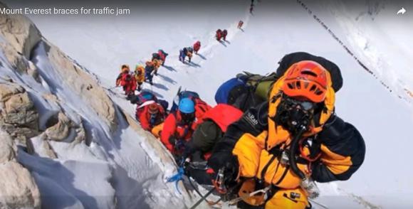 Everest - queue vue de arete sommitale xs.jpg